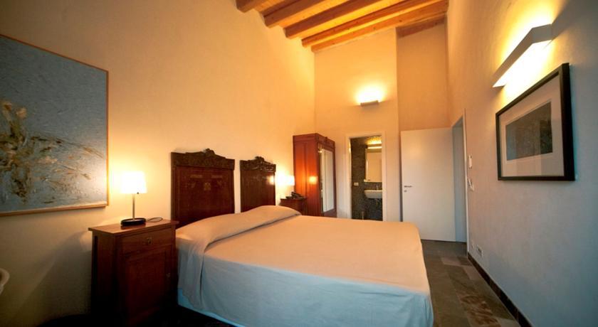 Hotel Dell'Orologio รากูซา ภายนอก รูปภาพ